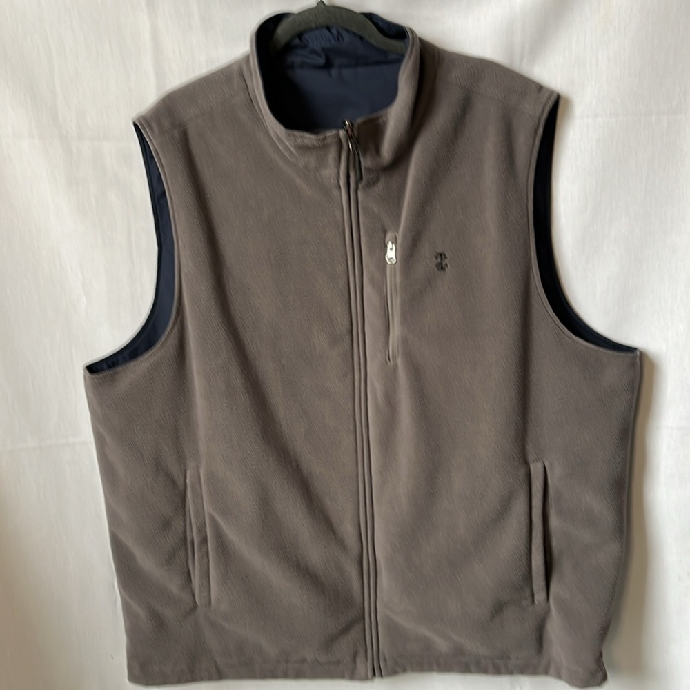 IZOD  Reversible Vest - Picture 3 of 11